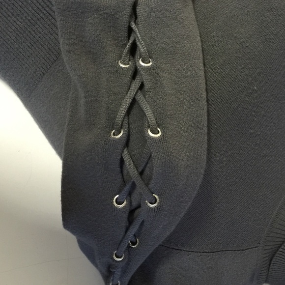 GUESS * Turtleneck w/tie up Sleeves - Picture 2 of 4